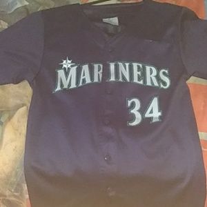 Mariners shirt cover